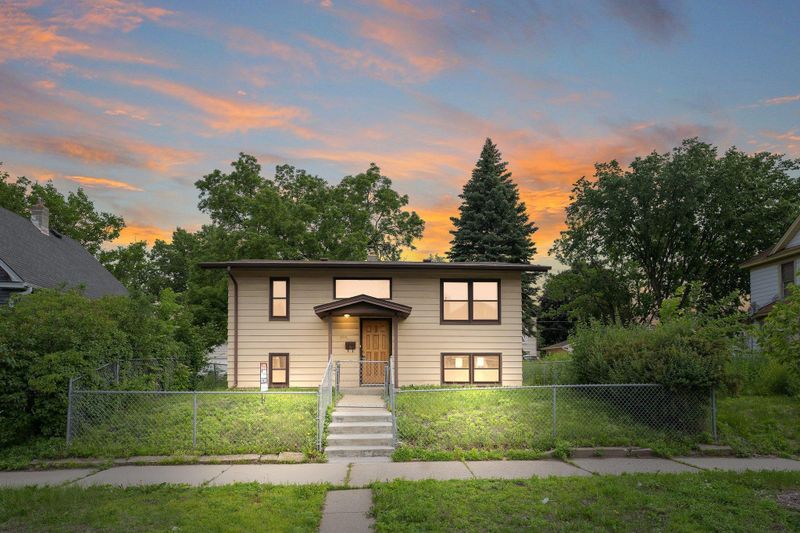 905 Fuller Ave, Saint Paul, MN 55104