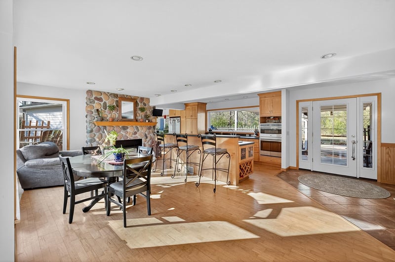 840 N Shore Dr W, Orono, MN 55364