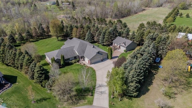 38481 Deer Ct, Sartell, MN 56377