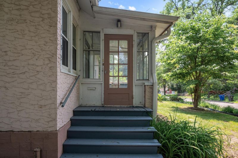 1252 Arkwright St, Saint Paul, MN 55130