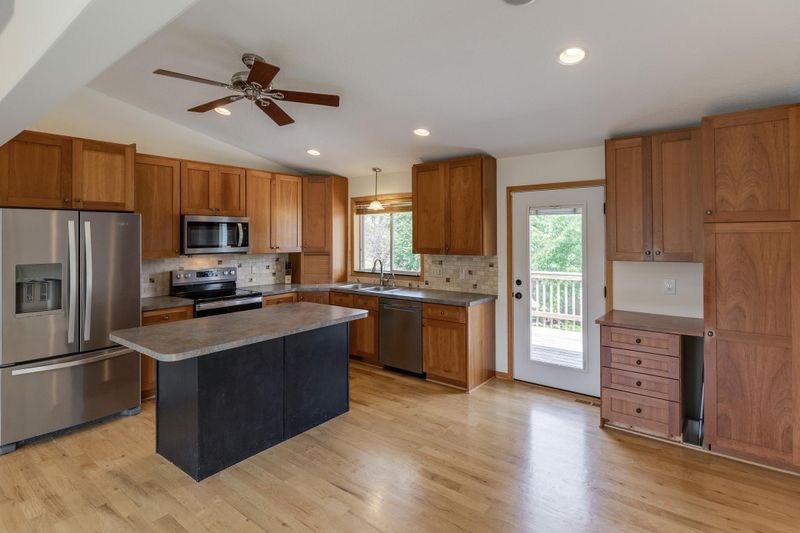 217 Hickory Ln E, Shakopee, MN 55379