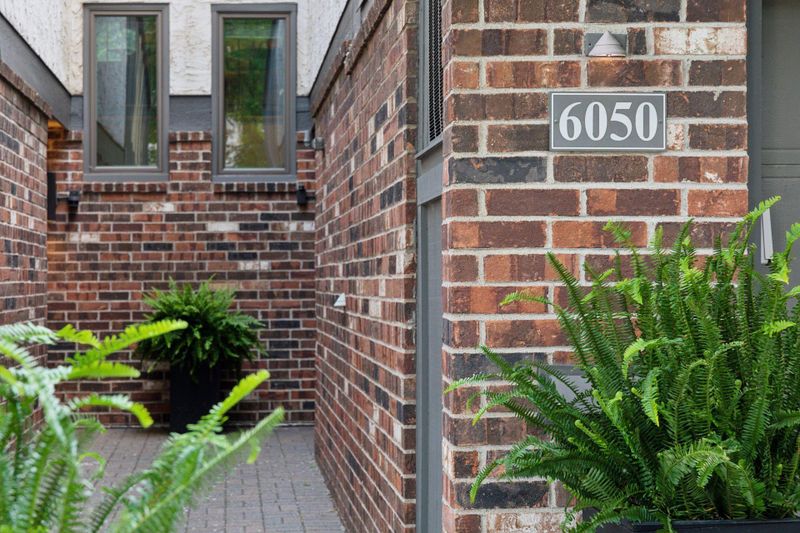 6050 Blake Ridge Rd, Edina, MN 55436