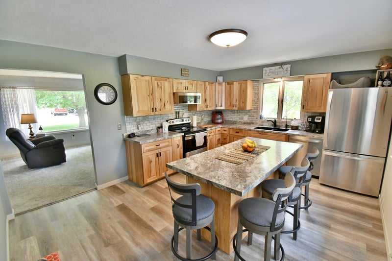101 Poplar Ave, Lowry, MN 56349