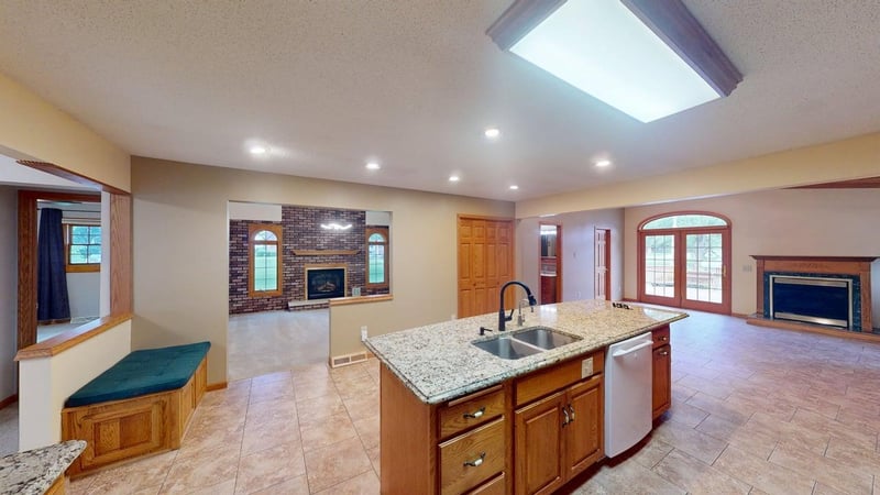211 3rd Ave N, Waldorf, MN 56091