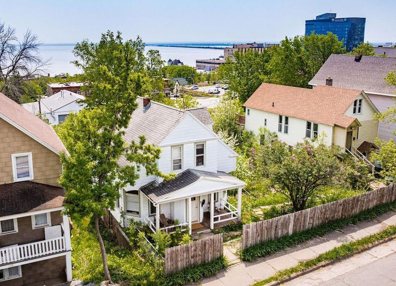 714 E 5th St, Duluth, MN 55805
