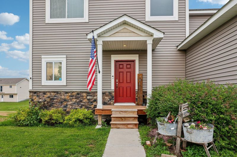 1104 Foede Cir, Montrose, MN 55363