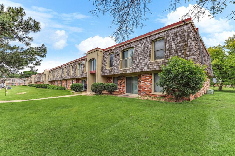 917 11th Ave S #6, Hopkins, MN 55343