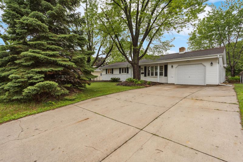 8818 18th Ave S, Bloomington, MN 55425