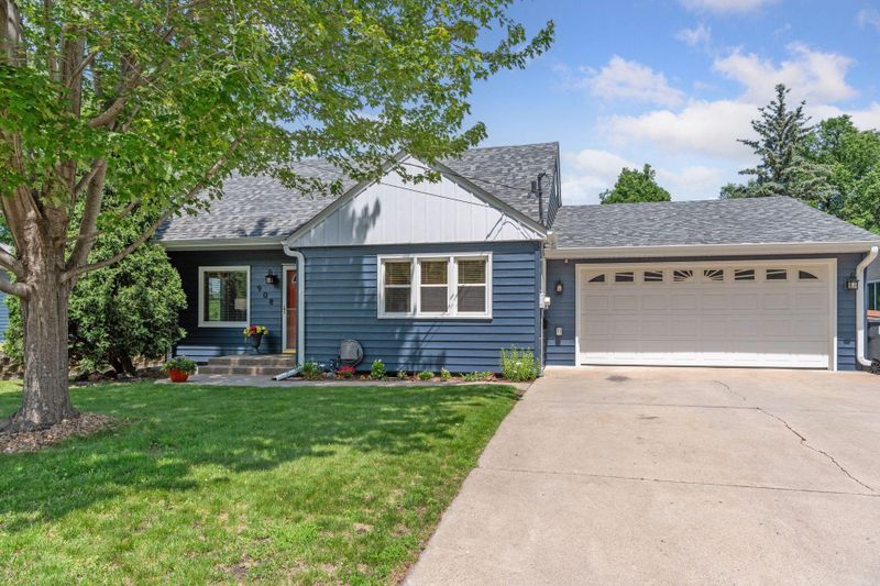 908 W 86th St, Bloomington, MN 55420