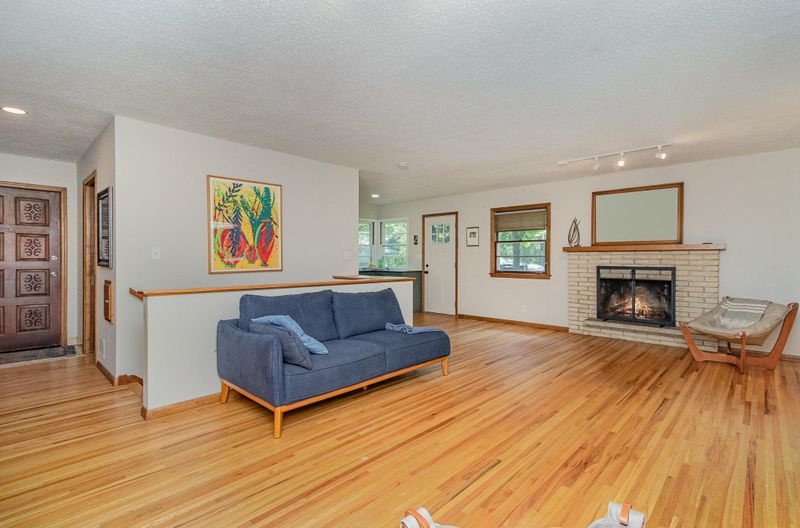 16522 Elm Dr, Minnetonka, MN 55345