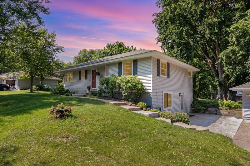 16522 Elm Dr, Minnetonka, MN 55345