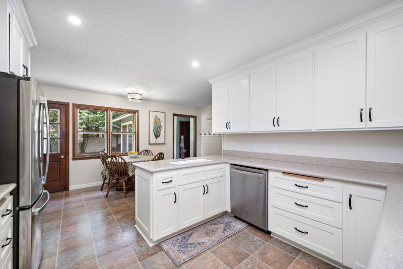 135 Glen Creek Rd NE, Fridley, MN 55432
