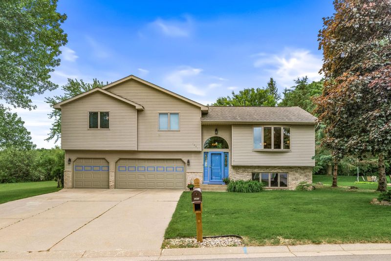 1201 Maplewood Dr, Delano, MN 55328