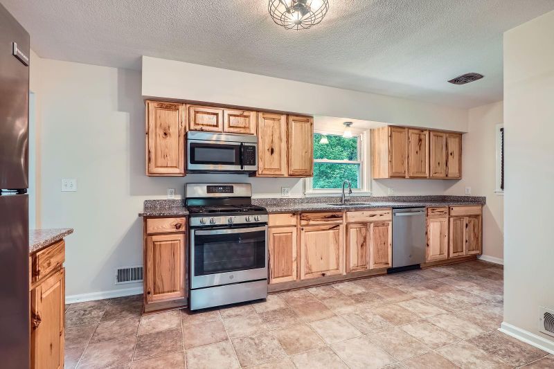 2607 17th Ave E, North Saint Paul, MN 55109