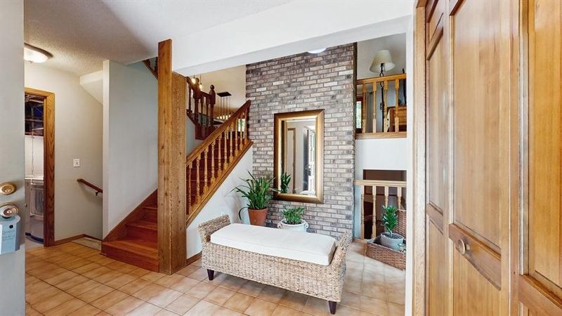 8947 Preserve Blvd, Eden Prairie, MN 55347