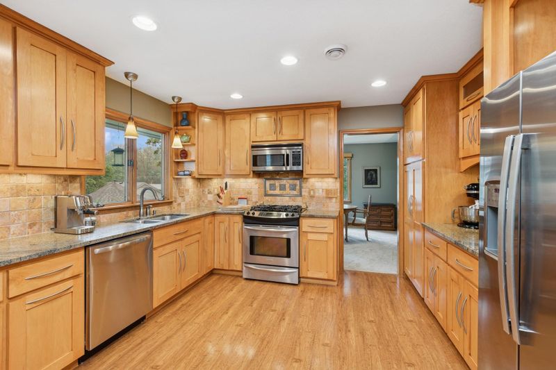 13429 Hillcrest Ln, Burnsville, MN 55337