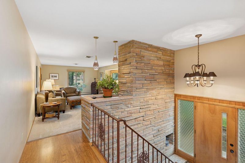 13429 Hillcrest Ln, Burnsville, MN 55337