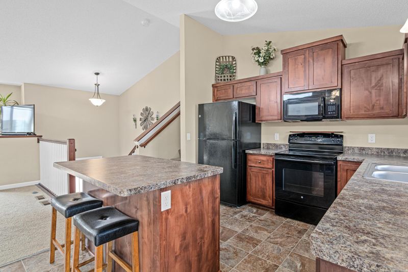 38006 Harvester Ave, North Branch, MN 55056