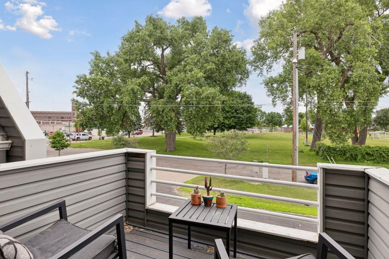 890 Hunt Pl, Saint Paul, MN 55114