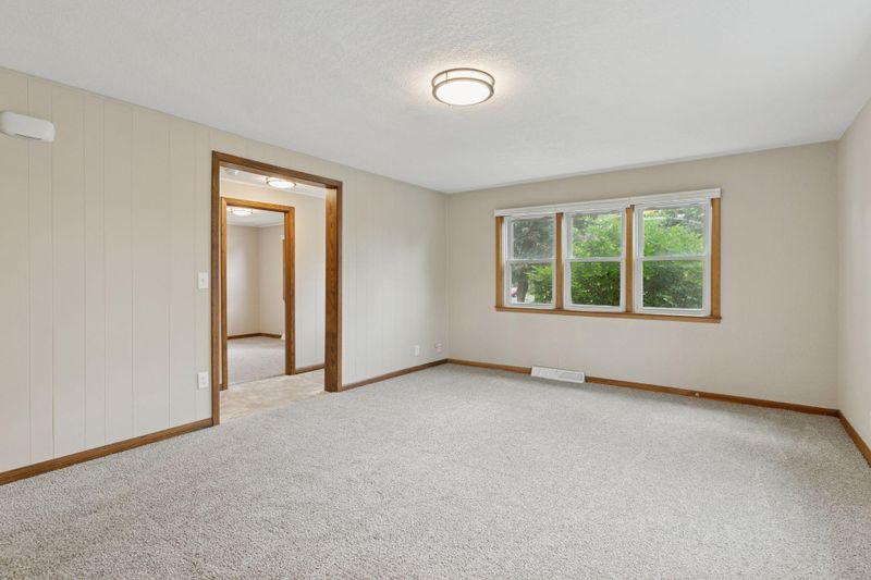 111 2nd St NE, New Prague, MN 56071