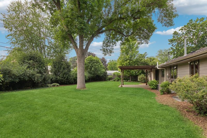 12 Park Dr, Northfield, MN 55057