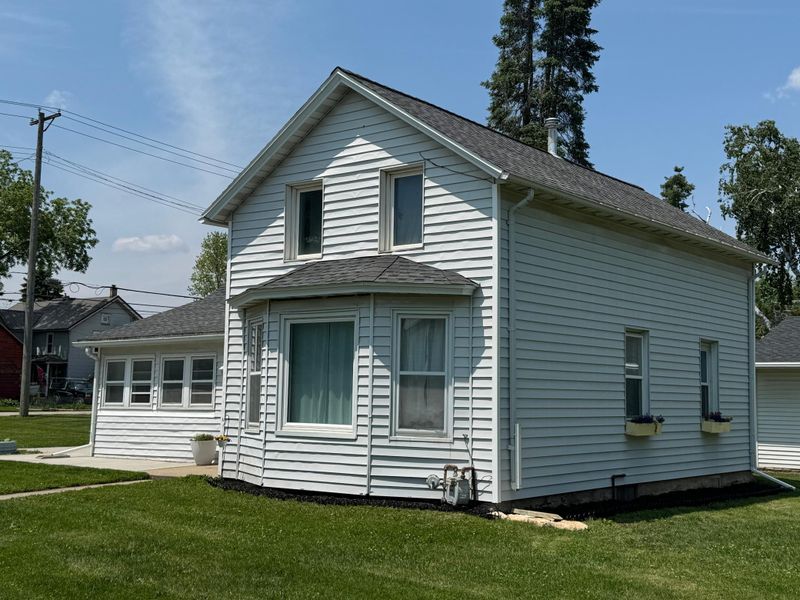 972 Bluff Ave, Saint Charles, MN 55972