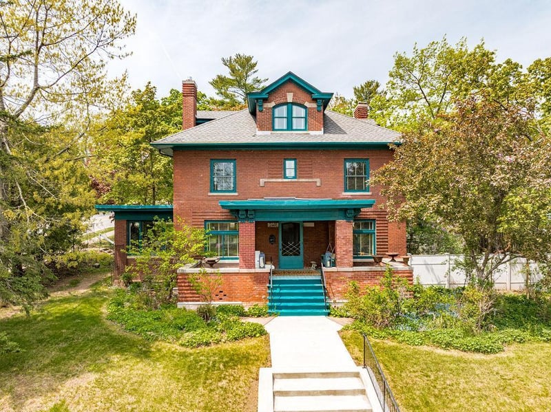 2401 E 5th St, Duluth, MN 55812