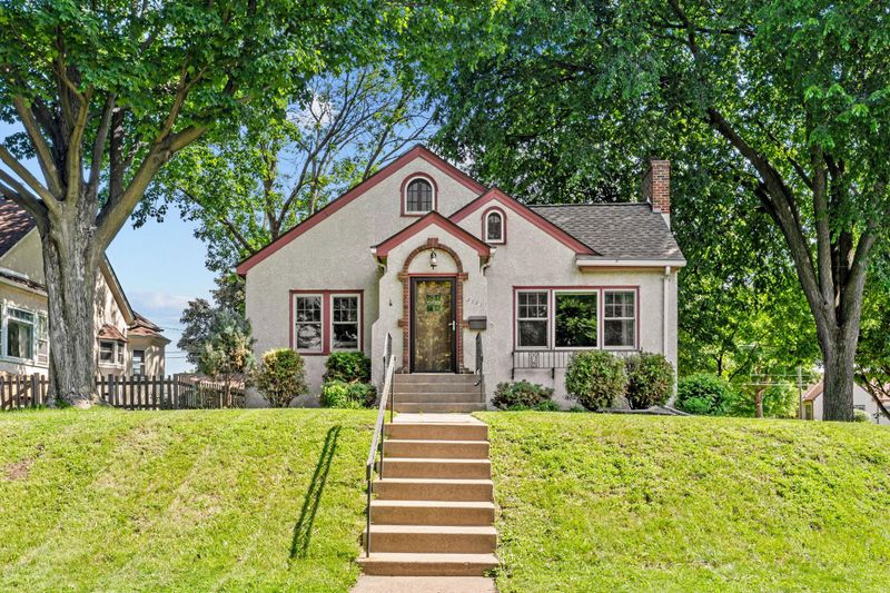 2121 Saint Anthony Pw, Minneapolis, MN 55418