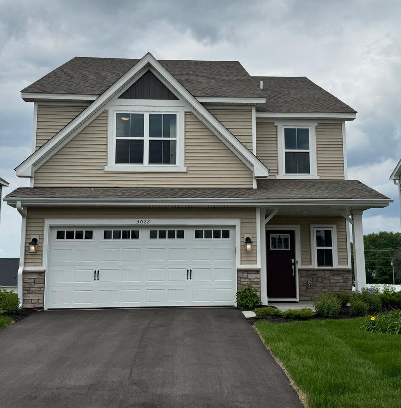 5022 Useppa Trl, Woodbury, MN 55129