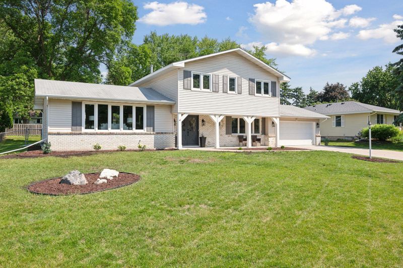 9940 Oxborough Rd, Bloomington, MN 55437