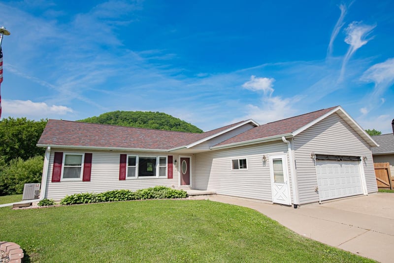 8075 6th St, Minnesota City, MN 55959