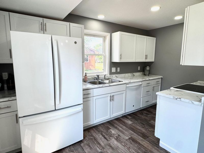 1013 2nd St NE, Roseau, MN 56751