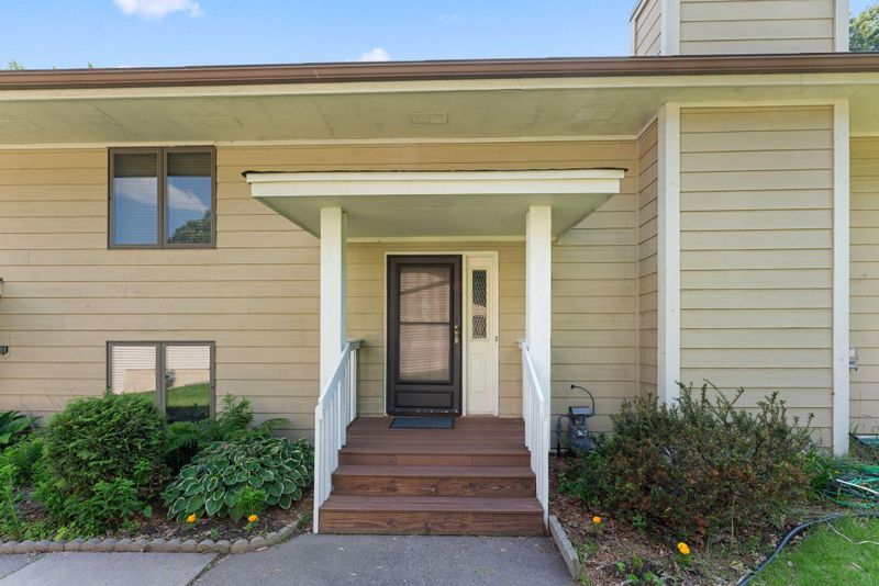 4427 Chatsworth St N, Shoreview, MN 55126