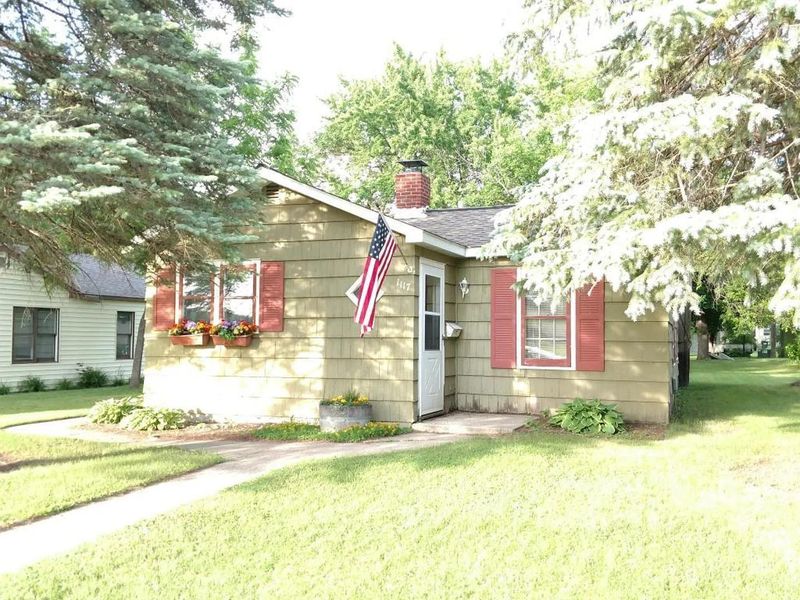 1117 7th St SW, Willmar, MN 56201
