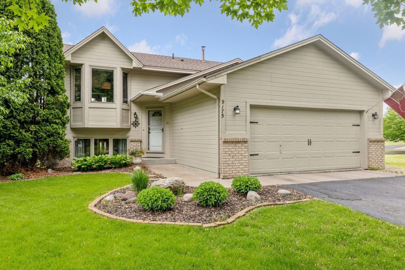 9175 Wedgwood Ln N, Maple Grove, MN 55369