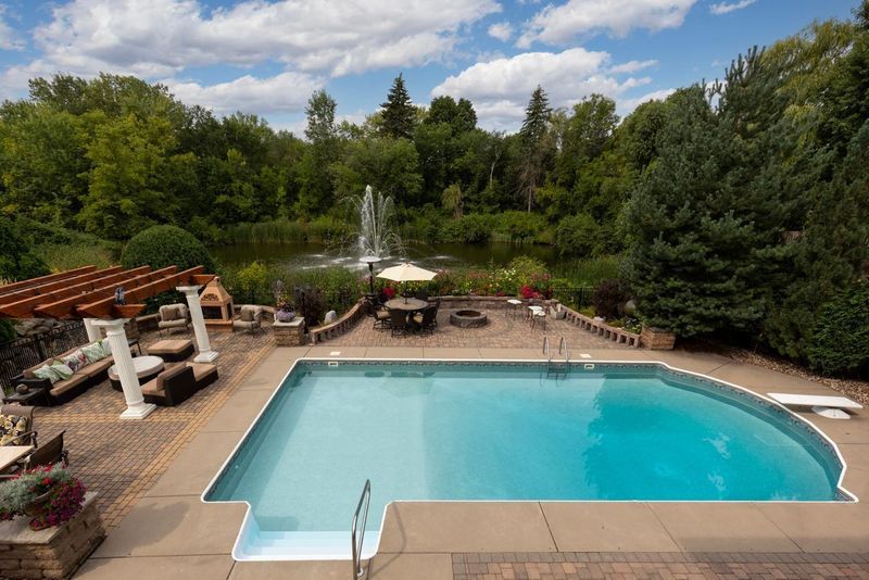 9430 Riley Lake Rd, Eden Prairie, MN 55347