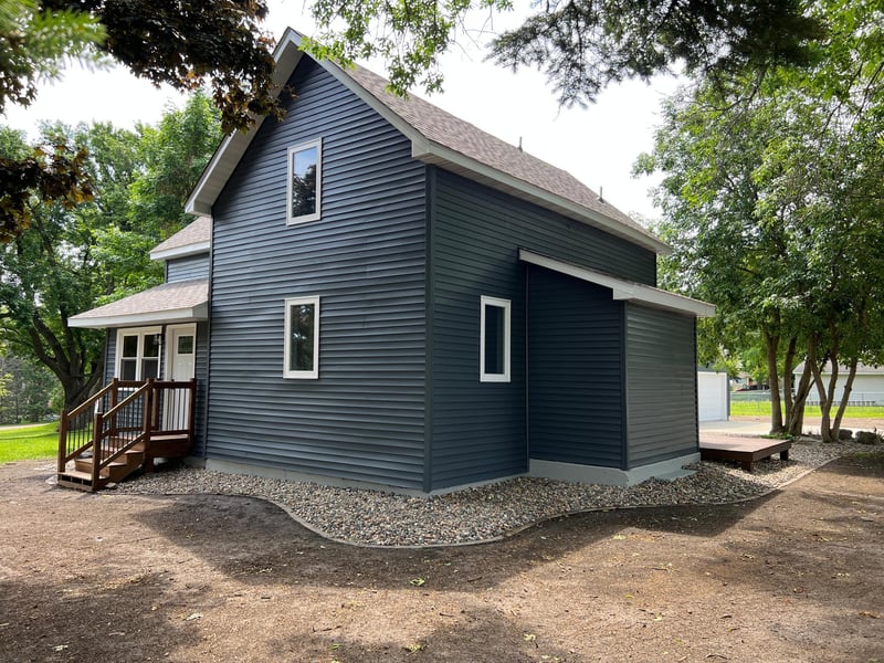 301 4th St N, Ellendale, MN 56026