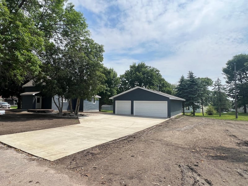 301 4th St N, Ellendale, MN 56026