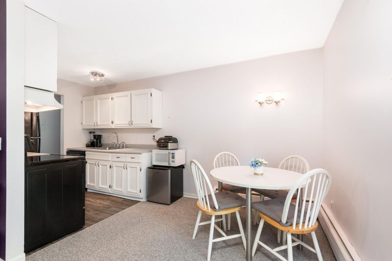 1006 Westbrooke Way #2, Hopkins, MN 55343