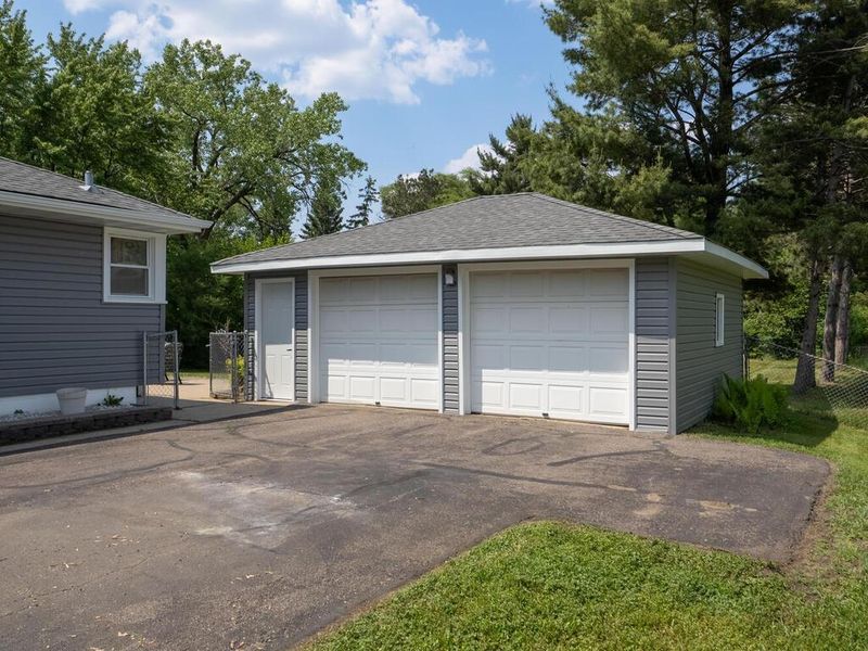 608 81st Ave N, Brooklyn Park, MN 55444