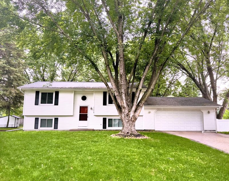 11619 5th St NE, Blaine, MN 55434