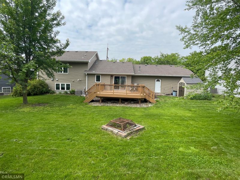 167 Chippewa Rd, Loretto, MN 55357