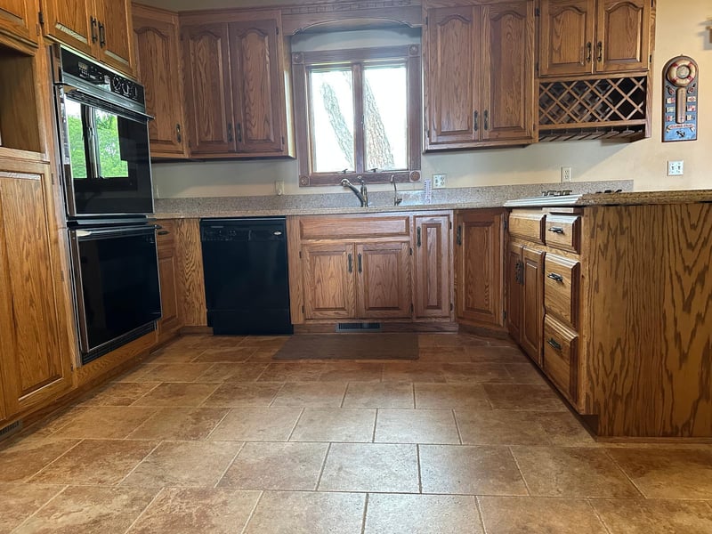 70 Lakeview Dr, Slayton, MN 56172