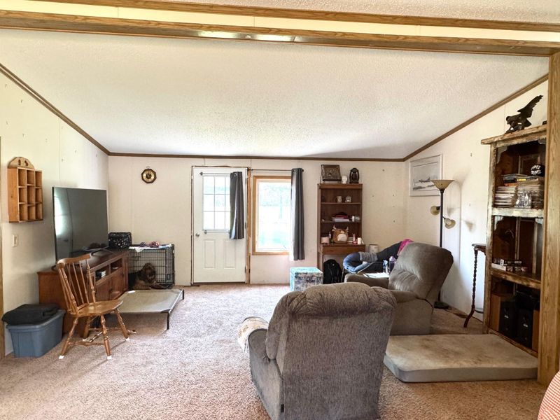 808 6th St NE, Roseau, MN 56751
