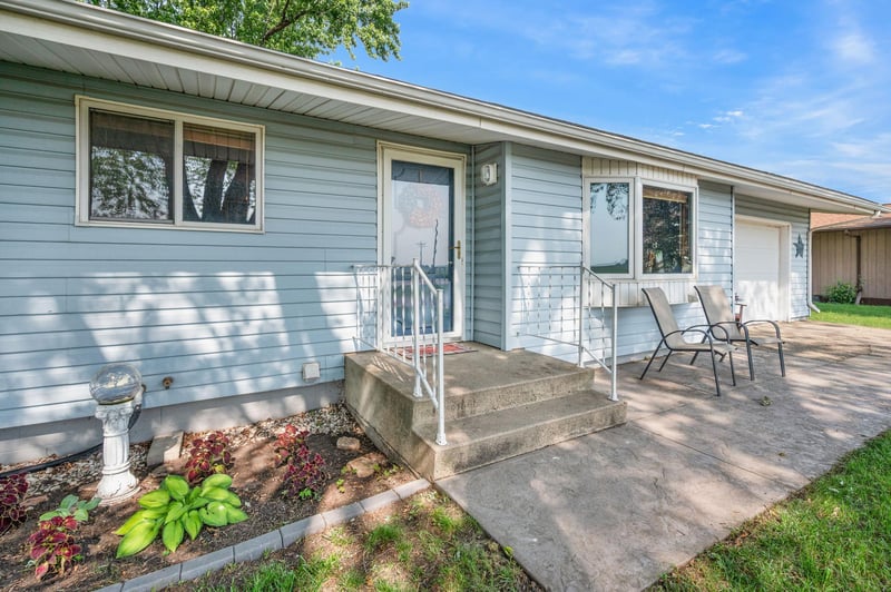 509 Guide St N, Welcome, MN 56181