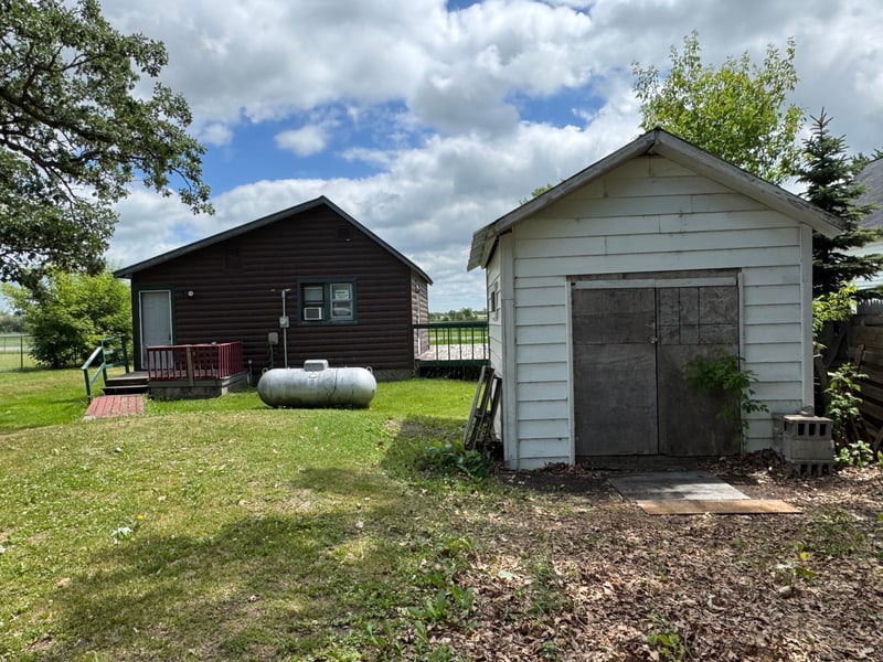 109 E Lokken Ave, Badger, MN 56714
