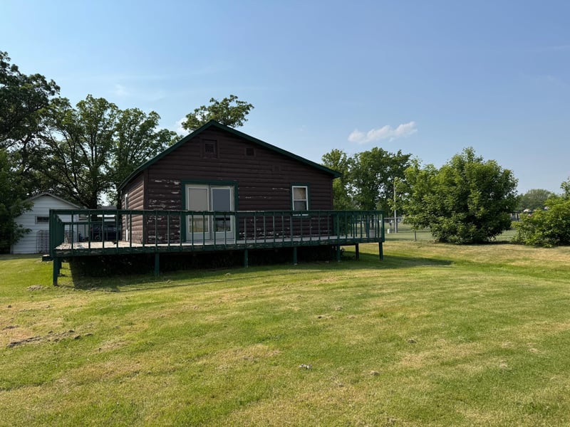 109 E Lokken Ave, Badger, MN 56714