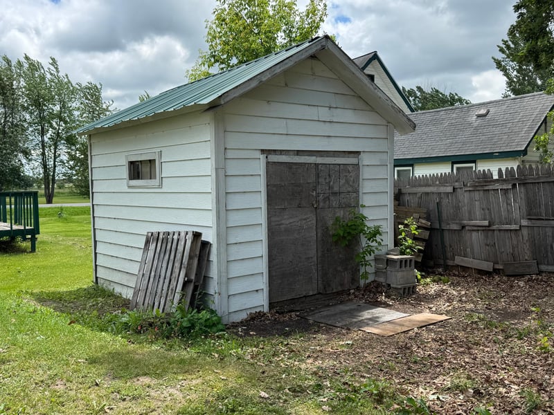 109 E Lokken Ave, Badger, MN 56714