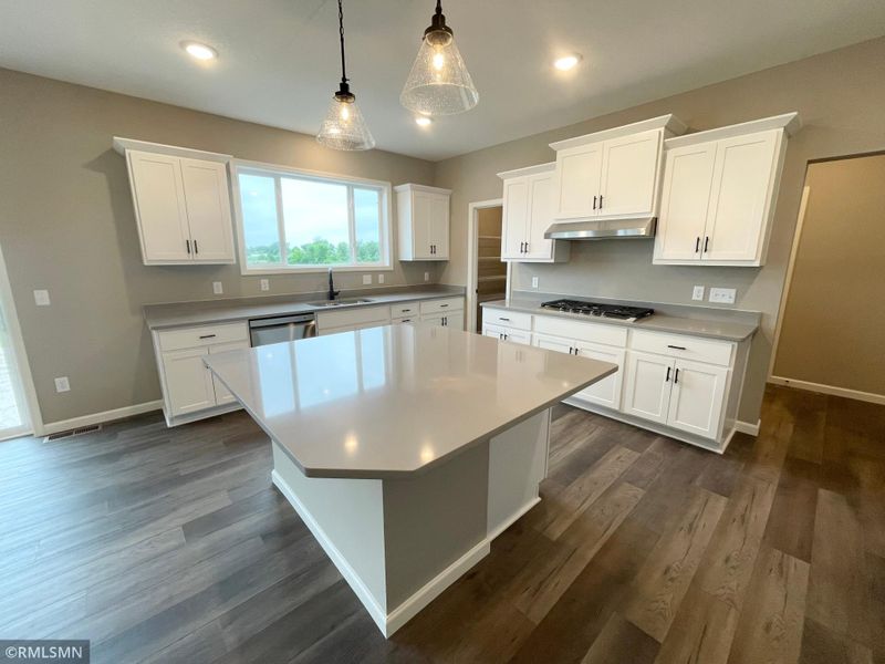 16290 Fairoaks Ave N, Hugo, MN 55038