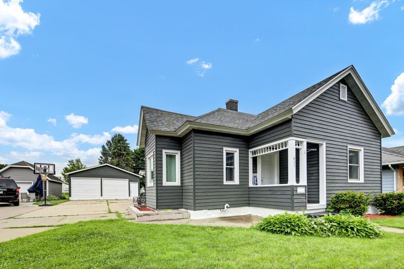 411 N 6th St, Lake City, MN 55041